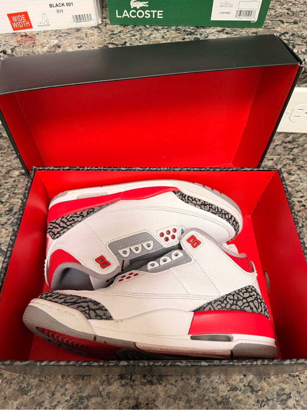 Air jordan 3 retro white and red black - Picture 2 of 5